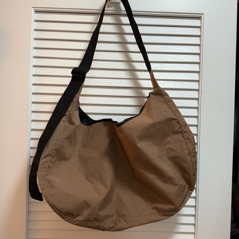 NWOT BAGGU Large Crescent